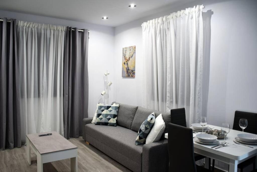 Alojamientos Lola, Suite con jacuzzi Benalup - Casas Viejas Exterior foto